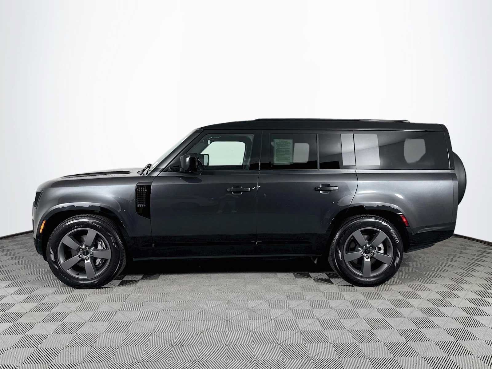 Used 2026 Land Rover Defender 130 X-Dynamic SE AWD/4WD image 8