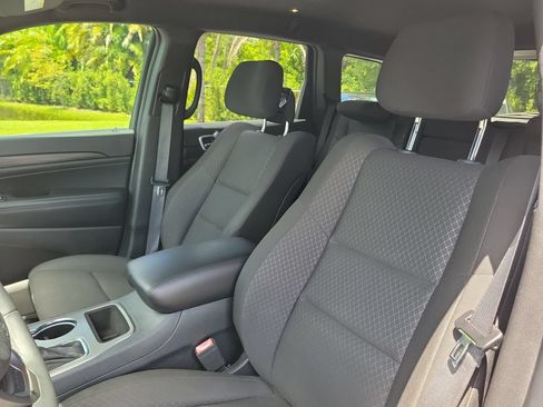 Used 2019 Jeep Grand Cherokee Laredo RWD image 20