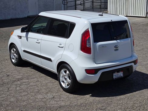 Used 2013 Kia Soul FWD image 11