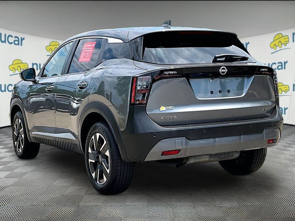 Used 2025 Nissan Kicks SV AWD/4WD image 4