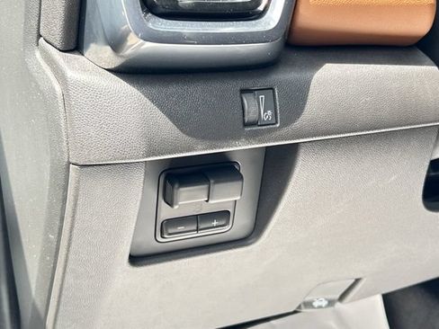 Certified 2023 GMC Canyon AT4 w/ Technology Package AWD/4WD image 33