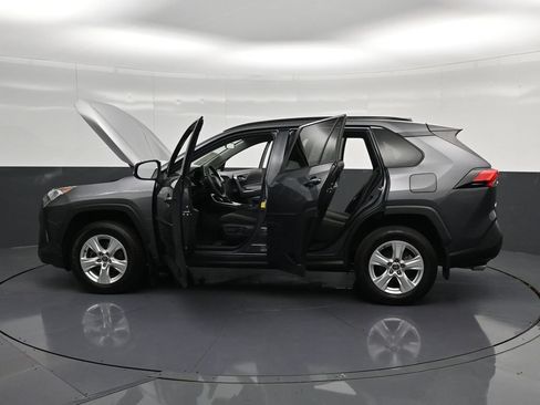 Used 2021 Toyota RAV4 XLE AWD/4WD image 38