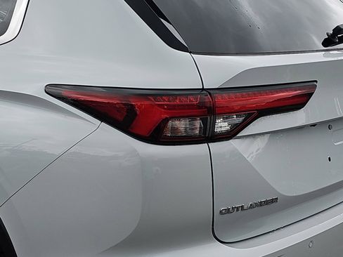Used 2022 Mitsubishi Outlander ES AWD/4WD image 33