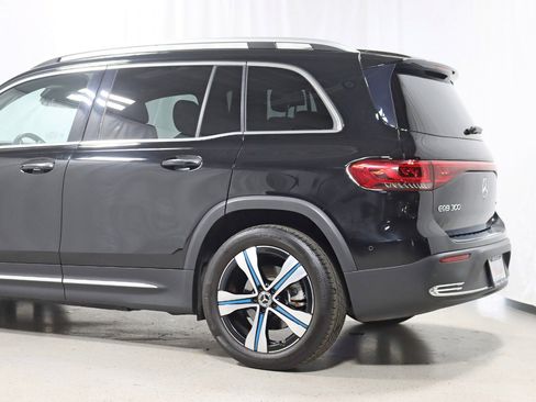 Used 2022 Mercedes-Benz EQB 300 4MATIC w/ Pinnacle Package image 11