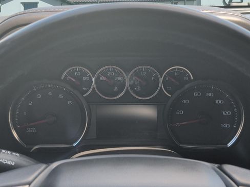 Used 2021 Chevrolet Suburban LT RWD image 16
