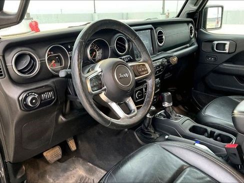 Used 2019 Jeep Wrangler Unlimited Sahara image 7