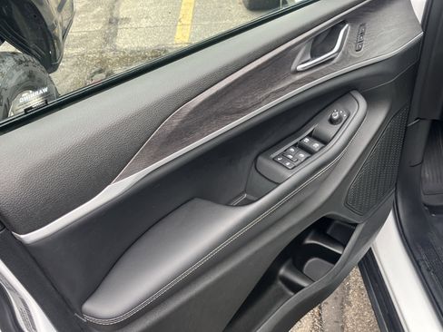 Used 2023 Jeep Grand Cherokee L Limited w/ Black Appearance Package image 17