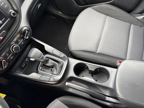 Used 2025 Kia Soul LX w/ LX Technology Package FWD image 36