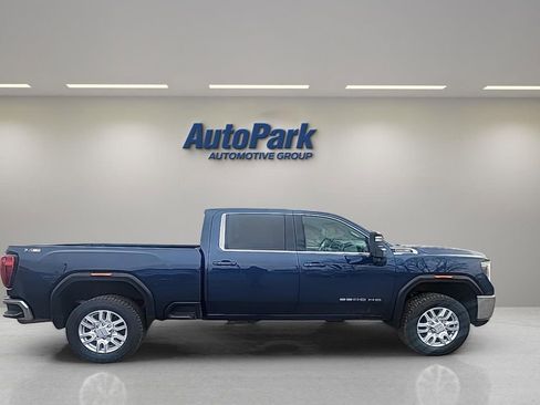 Used 2021 GMC Sierra 2500 SLE w/ SLE Value Package; image 8