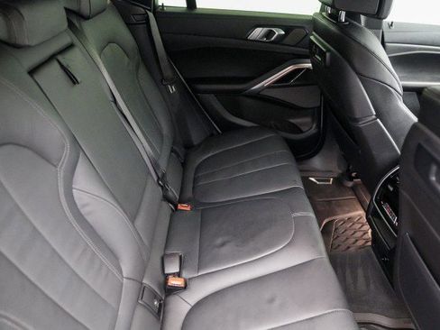 Used 2022 BMW X6 M50i image 25
