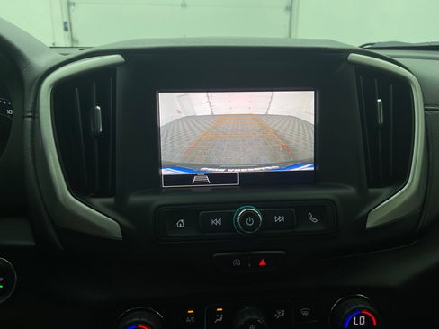 Used 2022 GMC Terrain SLE w/ Driver Convenience Package FWD image 4