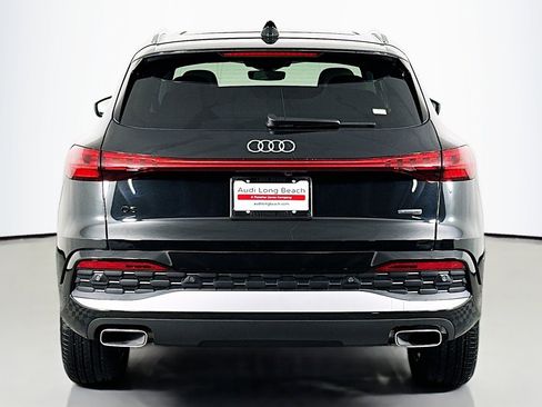 Used 2025 Audi Q5 Premium w/ Convenience Package image 3