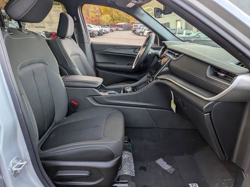 New 2025 Jeep Grand Cherokee Laredo X image 30