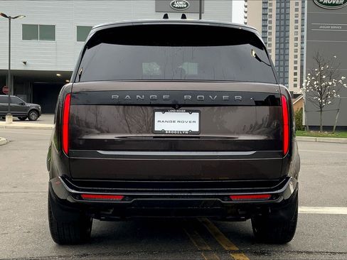 New 2026 Land Rover Range Rover Long Wheelbase SE AWD/4WD image 4
