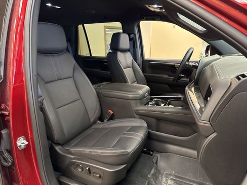 Used 2025 Chevrolet Tahoe RST w/ Comfort Package AWD/4WD image 15
