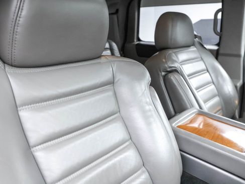 Used 2003 HUMMER H2 Luxury w/ Preferred Equipment Group image 12