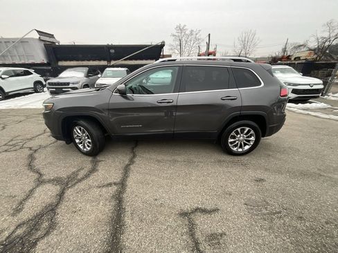 Used 2019 Jeep Cherokee Latitude Plus w/ Comfort/Convenience Group image 3