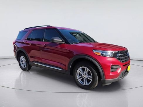 Used 2020 Ford Explorer XLT RWD image 2
