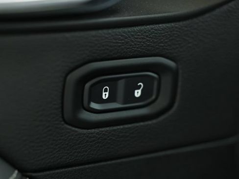 Used 2022 Jeep Wrangler Unlimited Sahara w/ Cold Weather Group AWD/4WD image 19