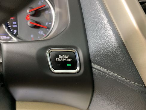 Used 2021 GMC Acadia Denali w/ Denali Technology Package FWD image 17