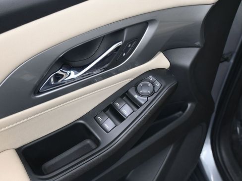 Used 2023 Chevrolet Traverse LS image 16