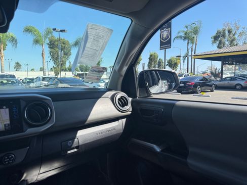 Used 2019 Toyota Tacoma SR5 RWD image 23