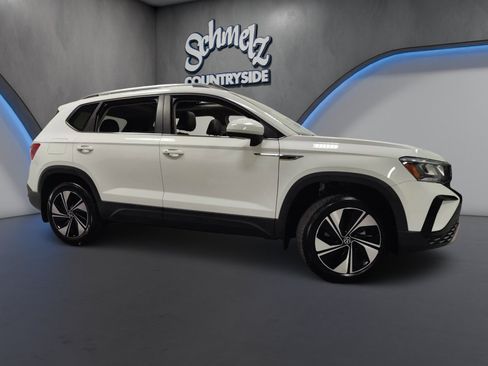 Certified 2024 Volkswagen Taos SE w/ Panoramic Sunroof Package AWD/4WD image 3