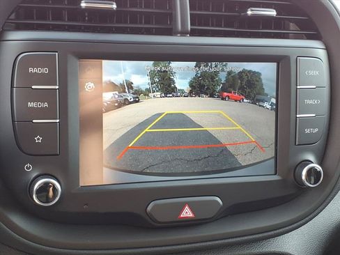 Used 2025 Kia Soul LX w/ LX Technology Package FWD image 28