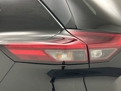 Used 2022 Nissan Rogue S image 21