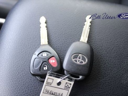 Used 2020 Toyota 4Runner SR5 image 24