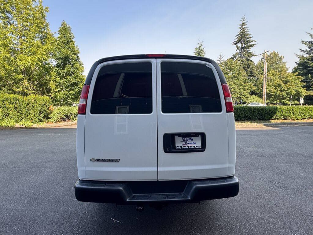 Used 2016 Chevrolet Express 2500 RWD image 9