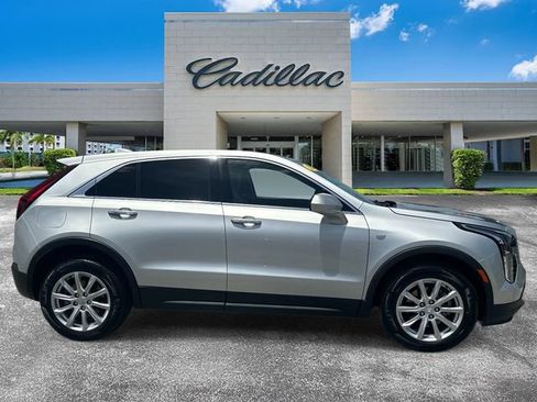 Certified 2022 Cadillac XT4 Luxury w/ Cold Weather Package FWD image 2