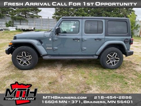 Used 2024 Jeep Wrangler Unlimited Sahara w/ Technology Group AWD/4WD image 4