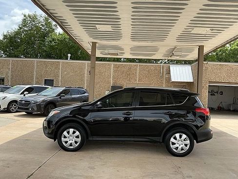 Used 2015 Toyota RAV4 LE FWD image 8