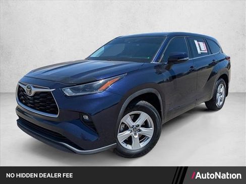 Used 2021 Toyota Highlander LE AWD/4WD image 1