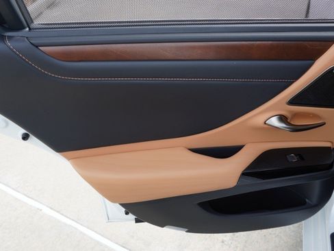 Used 2022 Lexus ES 300h Ultra Luxury w/ Accessory Package 2 FWD image 36