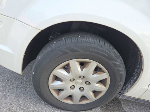 Used 2008 Chrysler Town & Country LX w/ Entertainment Group #1 image 9