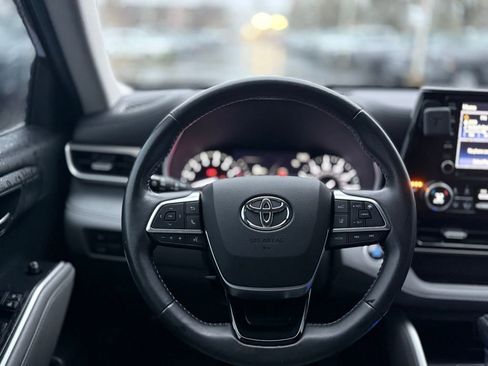 Used 2020 Toyota Highlander XLE image 25