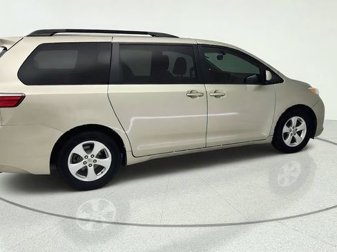Used 2017 Toyota Sienna LE FWD image 7