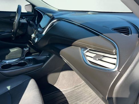 Used 2018 Chevrolet Malibu LT w/ True North Edition FWD image 32