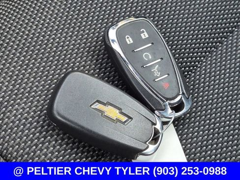 Used 2023 Chevrolet Traverse LT FWD image 41