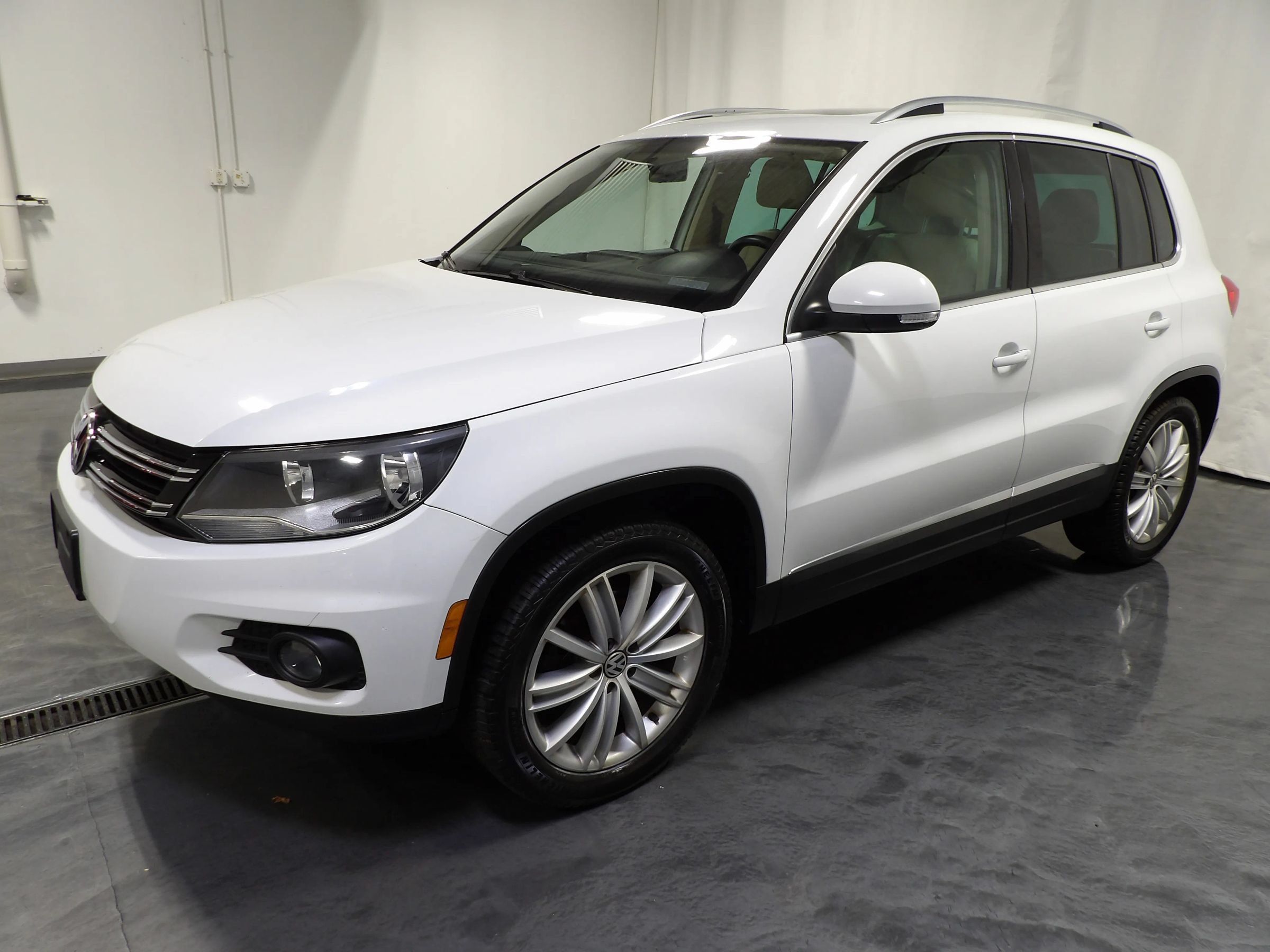 Used 2015 Volkswagen Tiguan SEL AWD/4WD image 3