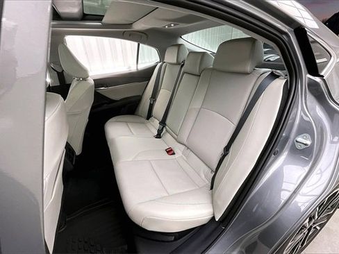 Used 2025 Toyota Camry XLE image 20