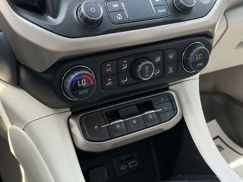 Used 2023 GMC Acadia Denali w/ Denali Ultimate Package FWD image 28