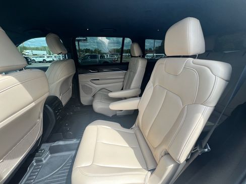 Used 2025 Jeep Grand Cherokee L Limited image 17