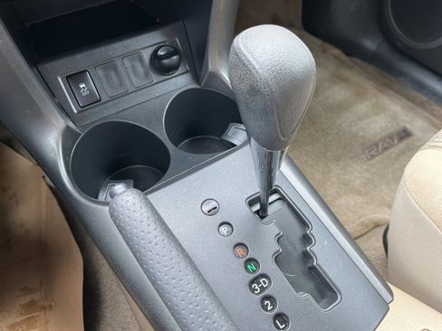 Used 2012 Toyota RAV4 4WD image 18