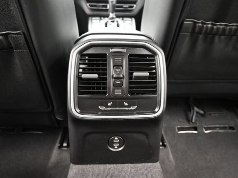 Used 2020 Porsche Macan AWD/4WD image 15
