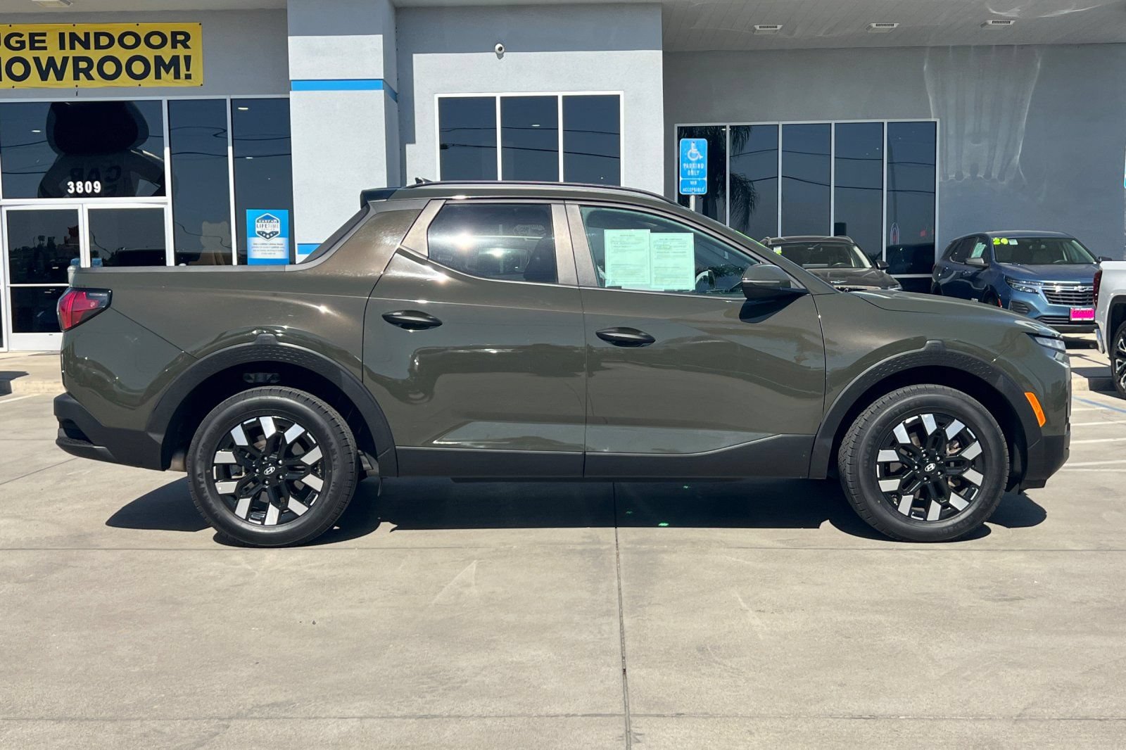 Used 2025 Hyundai Santa Cruz SEL AWD/4WD image 3