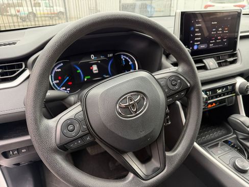 Used 2025 Toyota RAV4 LE image 25