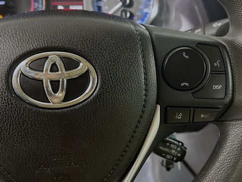 Used 2018 Toyota Corolla LE image 19